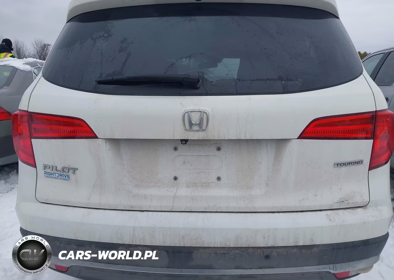 2017 Honda Pilot Touring VIN:5FNYF5H93HB005630 - 16