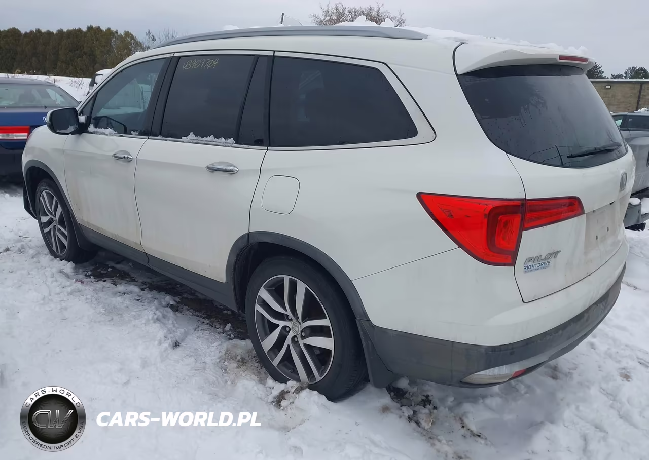 2017 Honda Pilot Touring VIN:5FNYF5H93HB005630 - 3