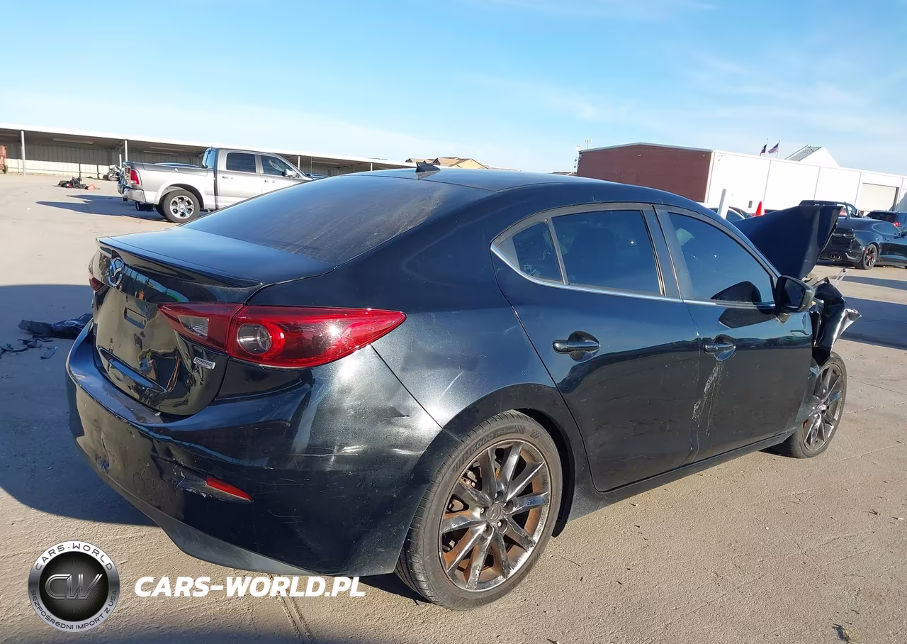 2018 Mazda Mazda3 Grand Touring VIN:3MZBN1W34JM185697 - 4