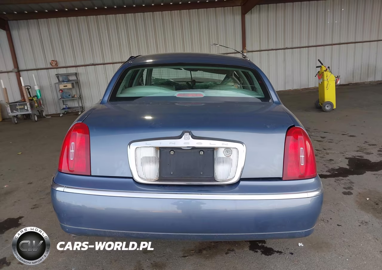 1999 Lincoln Town Car Signature VIN:1LNHM82W2XY686248 - 17
