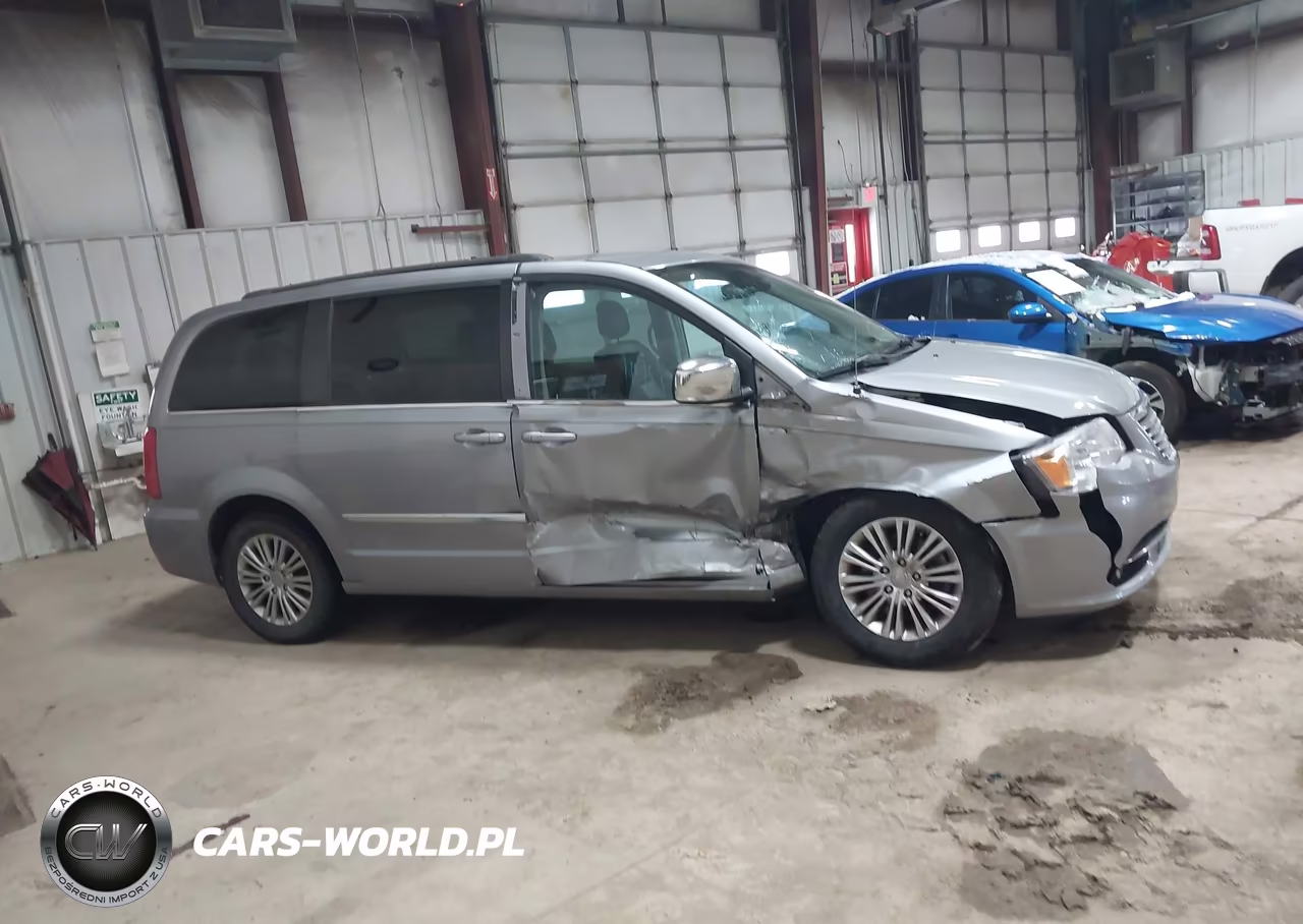 2015 Chrysler Town & Country Touring-L VIN:2C4RC1CG6FR601103 - 13