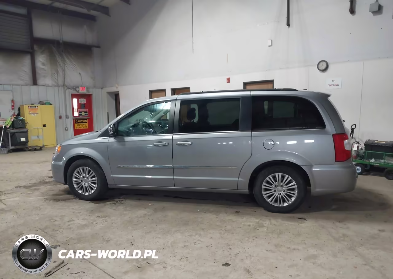 2015 Chrysler Town & Country Touring-L VIN:2C4RC1CG6FR601103 - 14