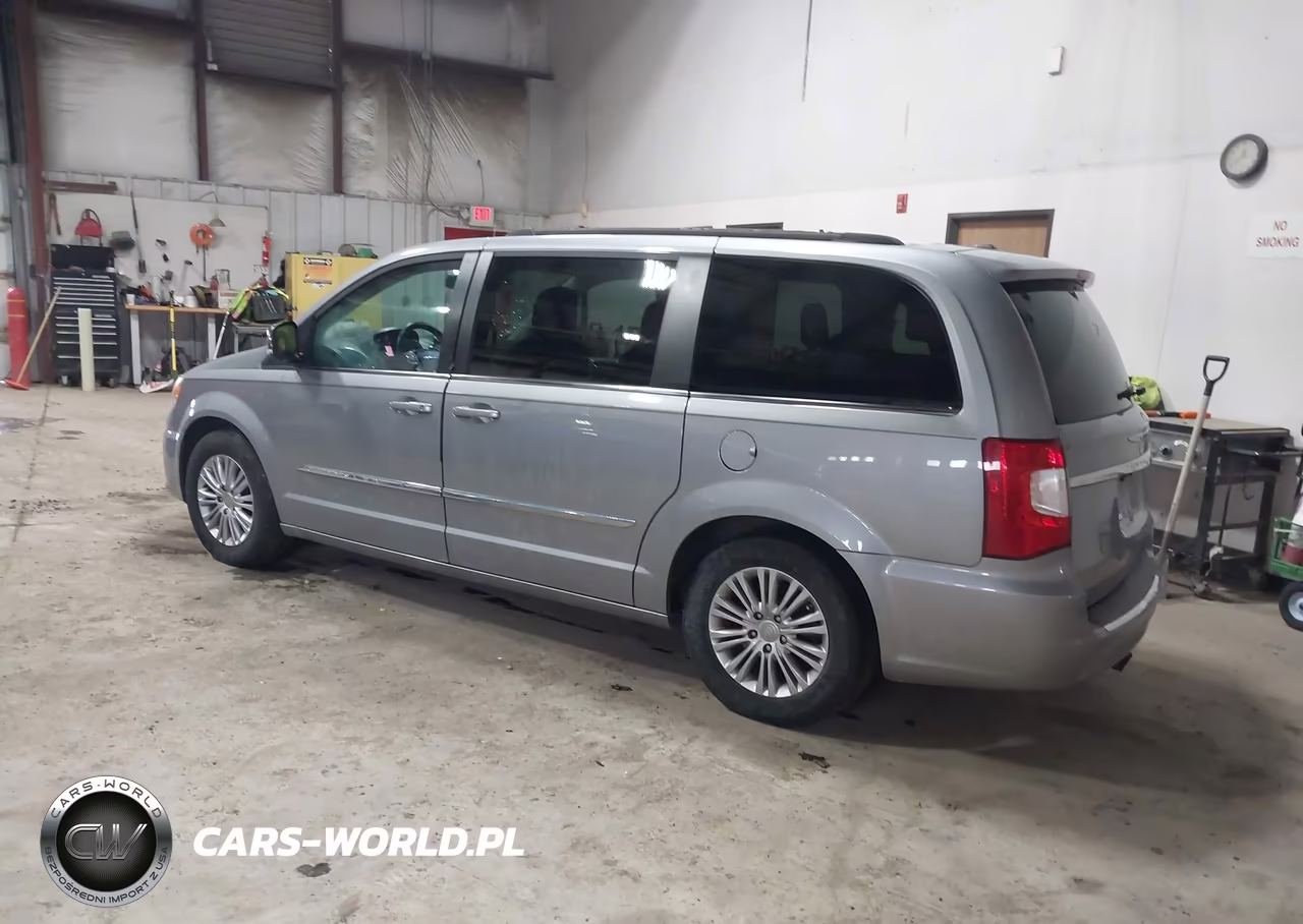 2015 Chrysler Town & Country Touring-L VIN:2C4RC1CG6FR601103 - 3