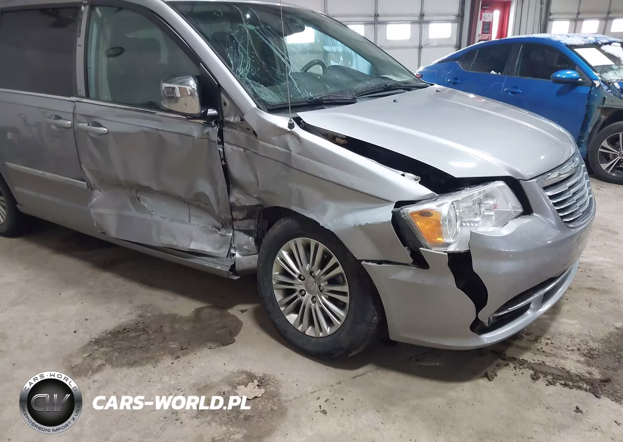2015 Chrysler Town & Country Touring-L VIN:2C4RC1CG6FR601103 - 6