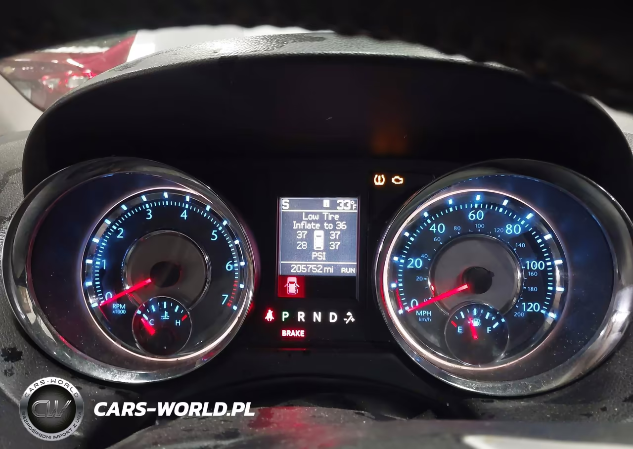 2015 Chrysler Town & Country Touring-L VIN:2C4RC1CG6FR601103 - 7