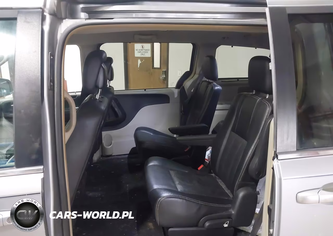 2015 Chrysler Town & Country Touring-L VIN:2C4RC1CG6FR601103 - 8