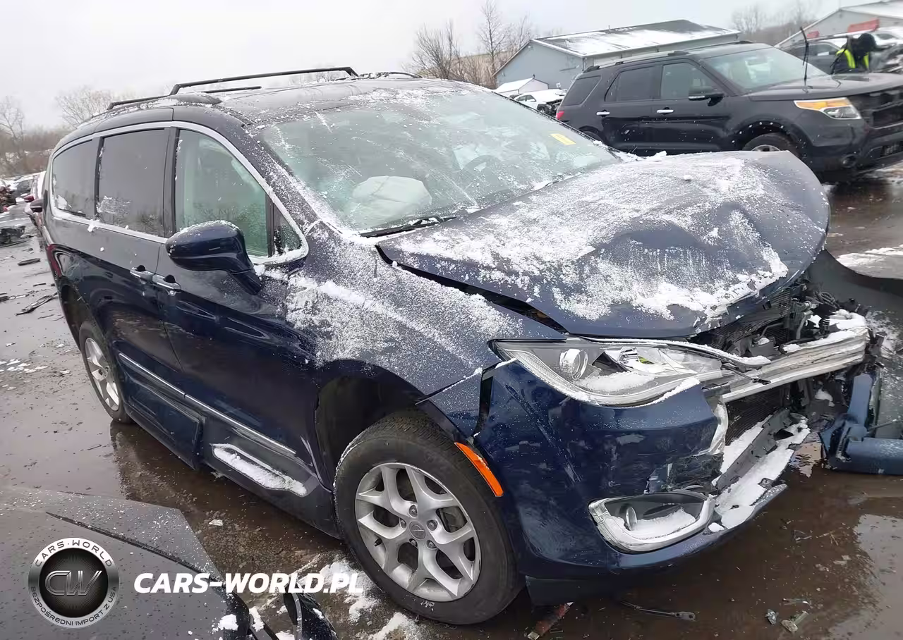 2017 Chrysler Pacifica Touring-L