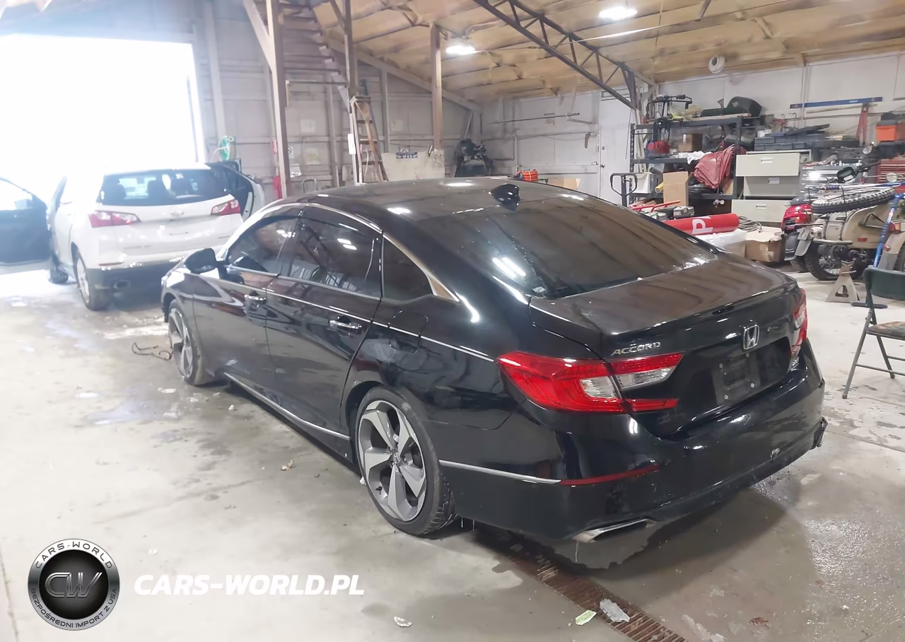 2018 Honda Accord Touring 2.0T VIN:1HGCV2F99JA004478 - 3
