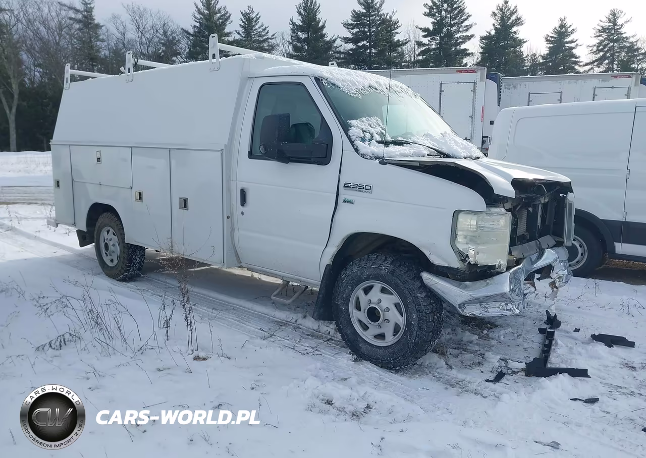 2013 Ford E-350 Cutaway