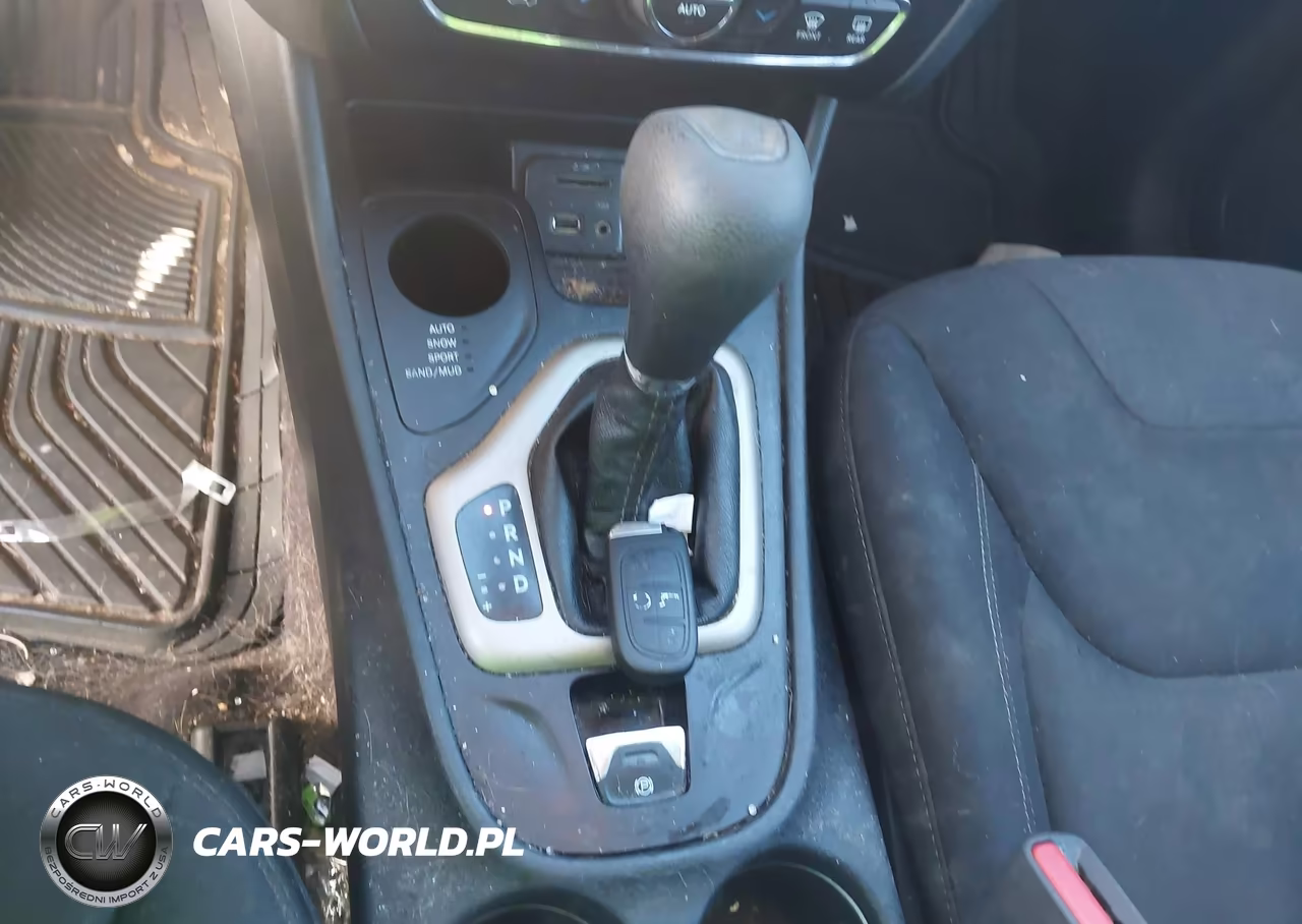 2016 Jeep Cherokee Latitude VIN:1C4PJMCB8GW311098 - 11