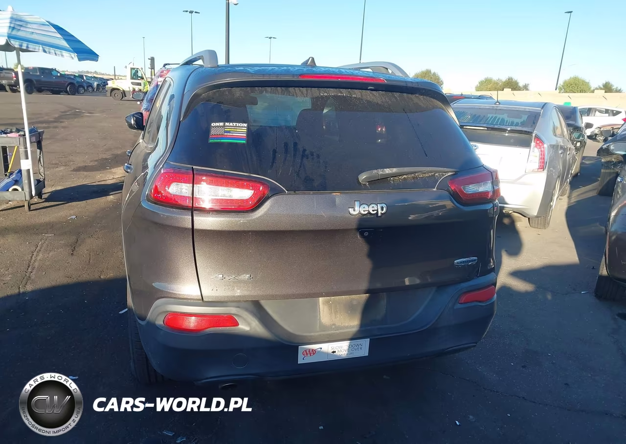2016 Jeep Cherokee Latitude VIN:1C4PJMCB8GW311098 - 16
