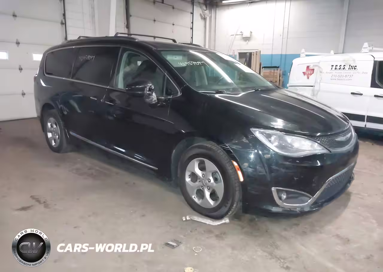 2017 Chrysler Pacifica Touring-L Plus