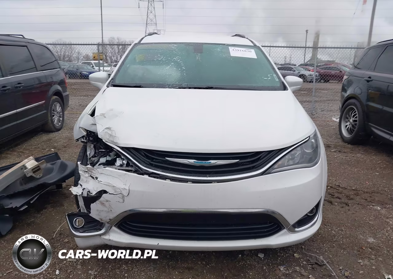 2019 Chrysler Pacifica Hybrid Touring L VIN:2C4RC1L76KR508995 - 12