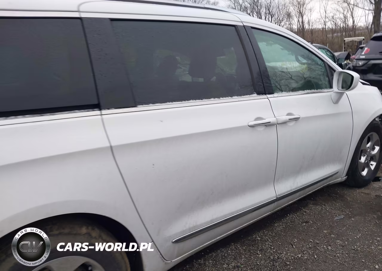 2019 Chrysler Pacifica Hybrid Touring L VIN:2C4RC1L76KR508995 - 13