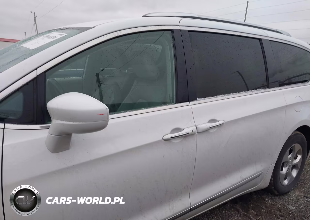 2019 Chrysler Pacifica Hybrid Touring L VIN:2C4RC1L76KR508995 - 14