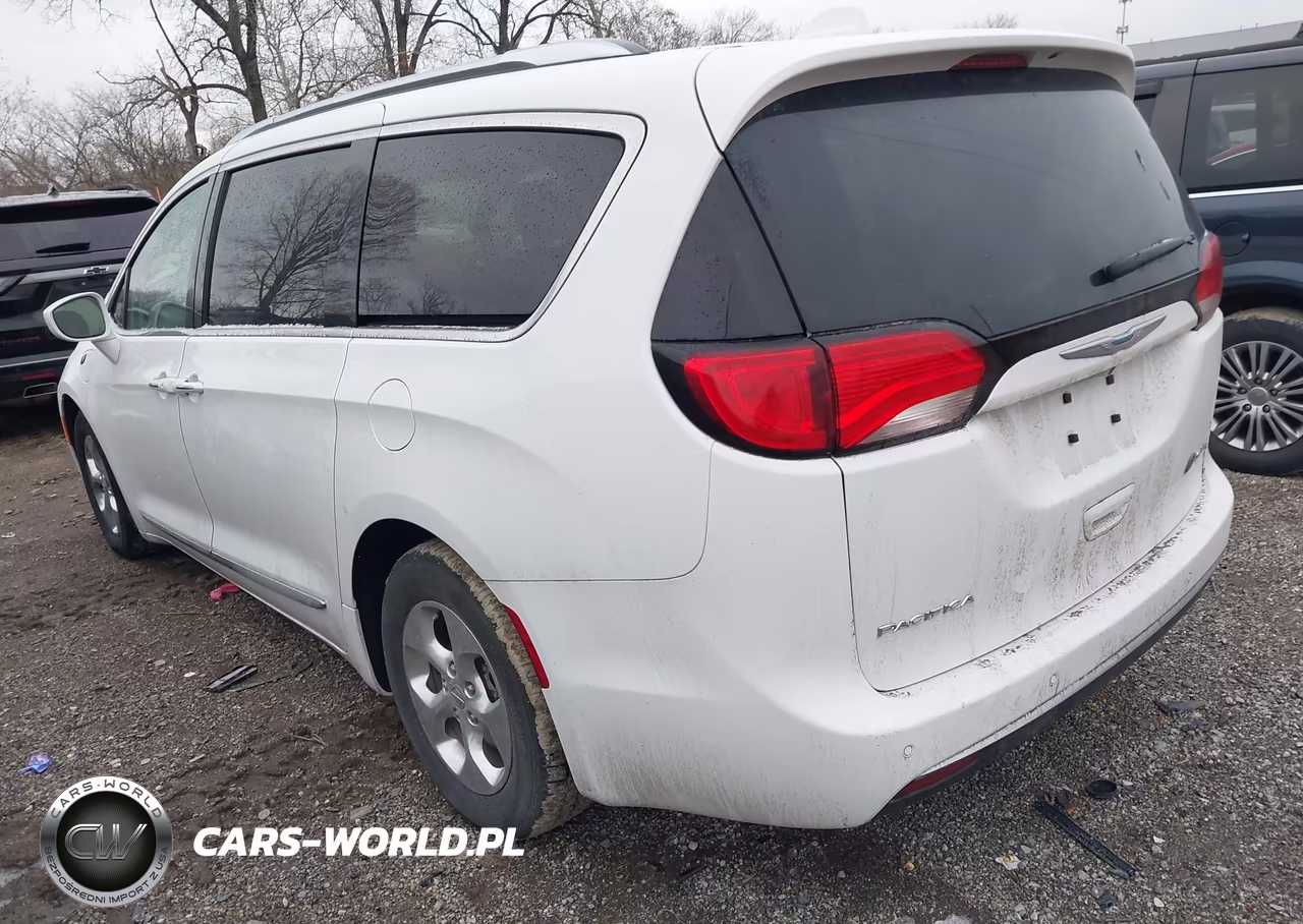2019 Chrysler Pacifica Hybrid Touring L VIN:2C4RC1L76KR508995 - 3