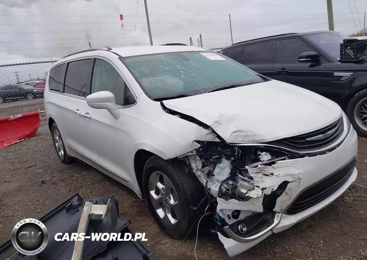 2019 Chrysler Pacifica Hybrid Touring L VIN:2C4RC1L76KR508995 - 6