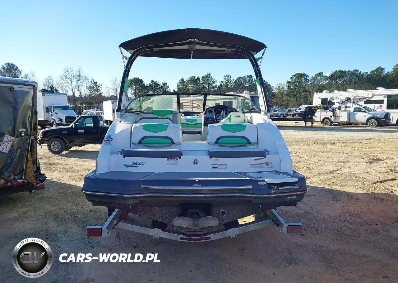 2015 Chaparral Boat & Boat Trailer VIN:FGBU0346E515 - 18