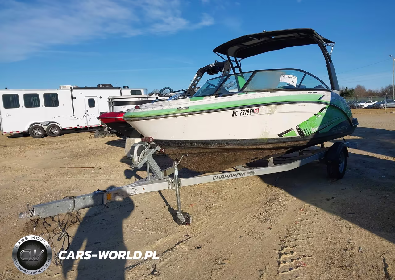 2015 Chaparral Boat & Boat Trailer VIN:FGBU0346E515 - 2