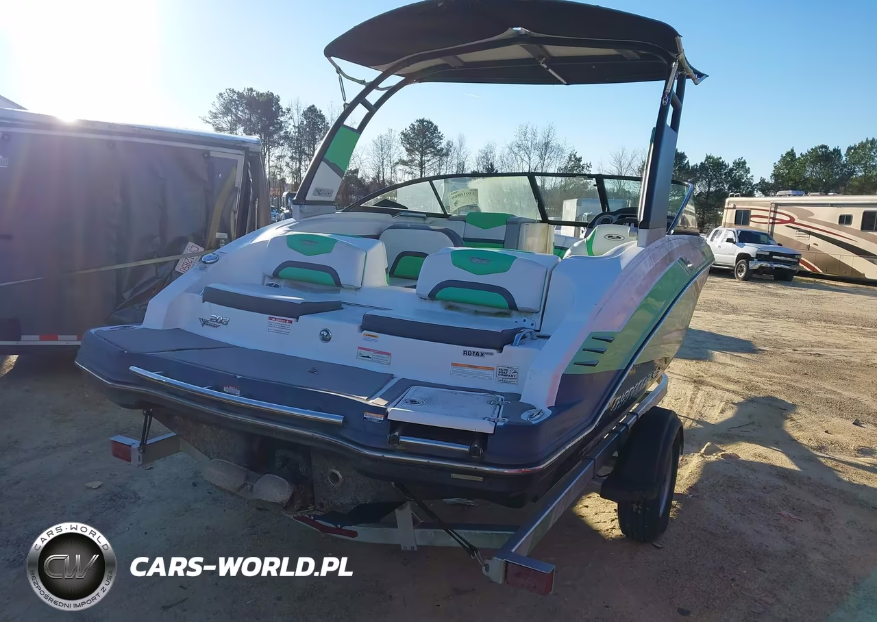 2015 Chaparral Boat & Boat Trailer VIN:FGBU0346E515 - 4
