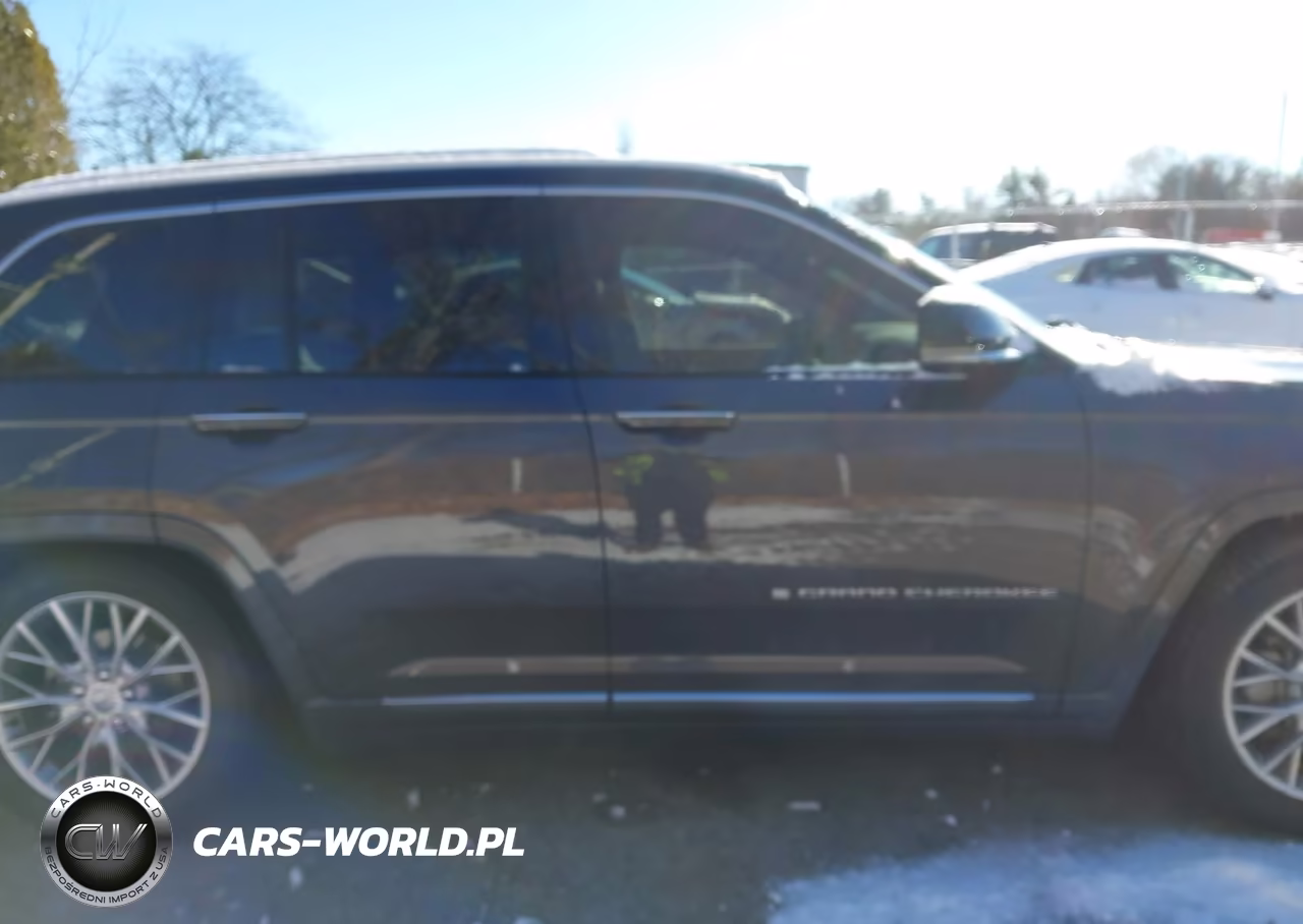 2023 Jeep Grand Cherokee Summit 4X4 VIN:1C4RJHEG1P8848442 - 13