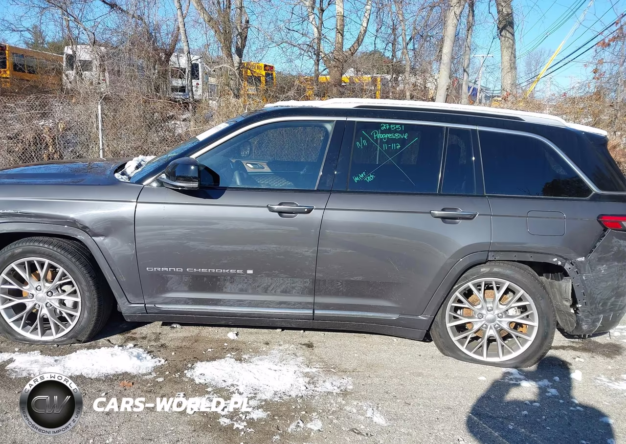 2023 Jeep Grand Cherokee Summit 4X4 VIN:1C4RJHEG1P8848442 - 14