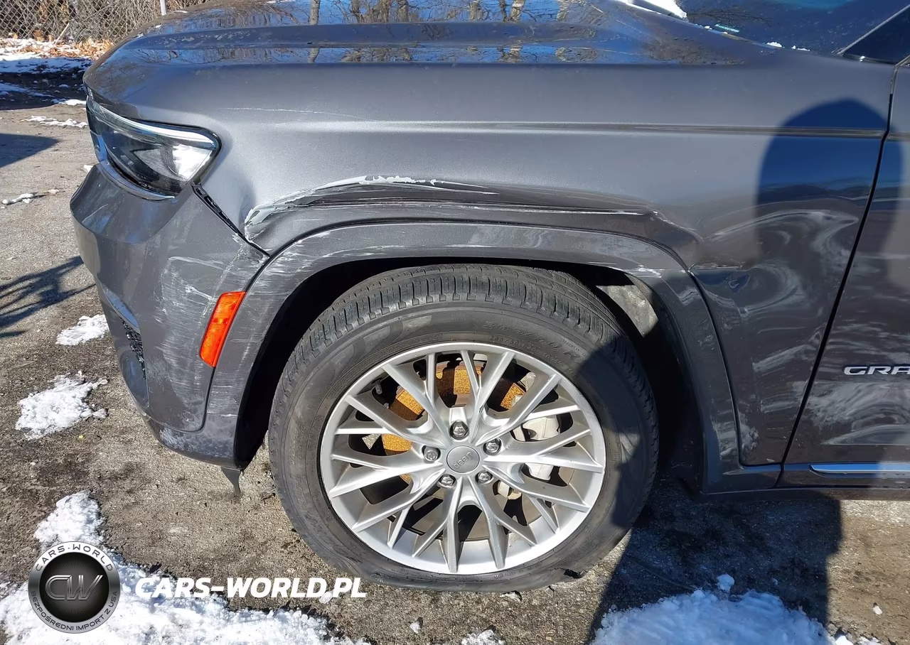 2023 Jeep Grand Cherokee Summit 4X4 VIN:1C4RJHEG1P8848442 - 18