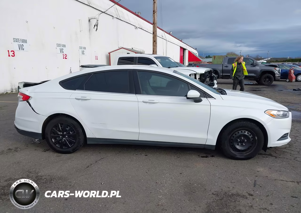 2013 Ford Fusion S VIN:3FA6P0G74DR345441 - 13