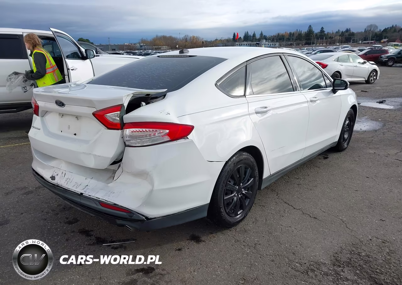 2013 Ford Fusion S VIN:3FA6P0G74DR345441 - 4