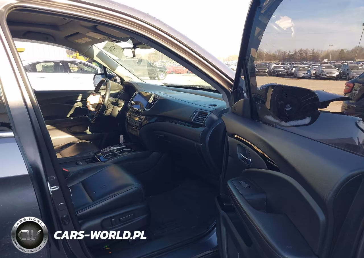 2019 Honda Pilot Touring VIN:5FNYF6H9XKB018470 - 5