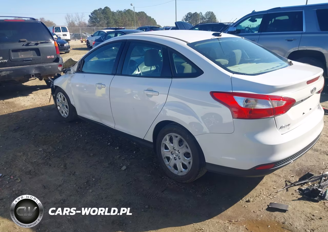 2012 Ford Focus Se VIN:1FAHP3F23CL132073 - 3