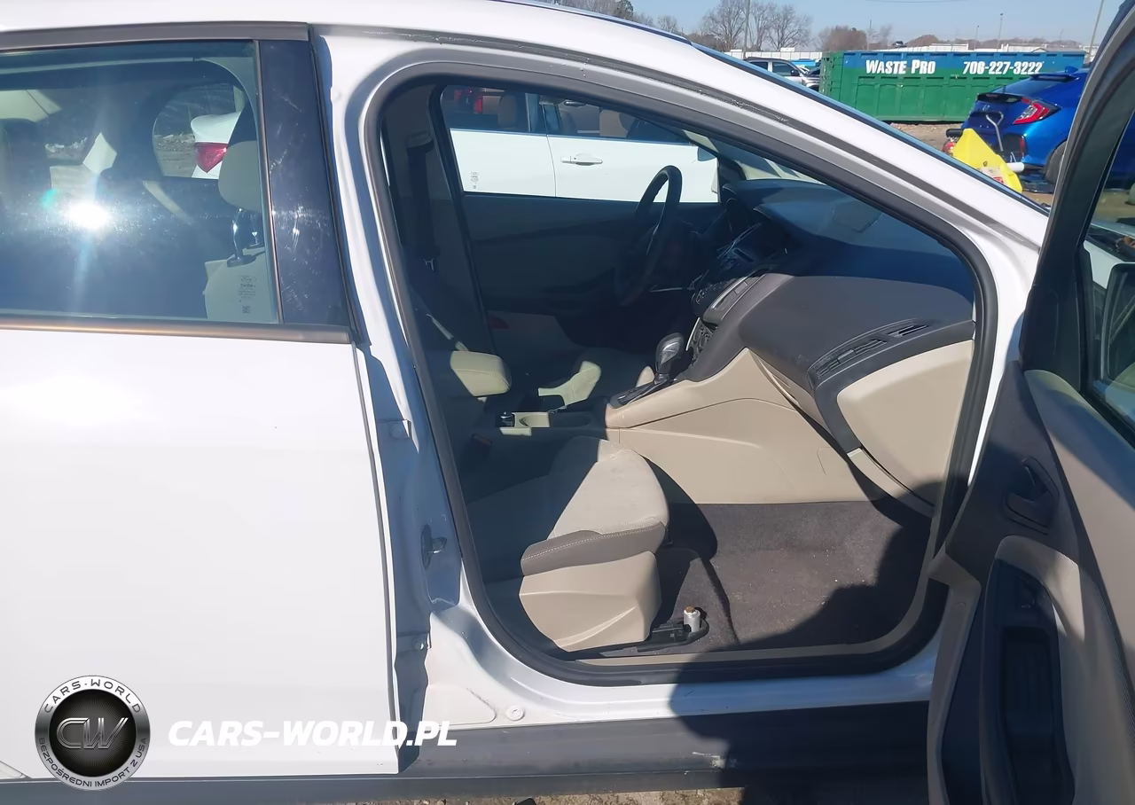 2012 Ford Focus Se VIN:1FAHP3F23CL132073 - 5