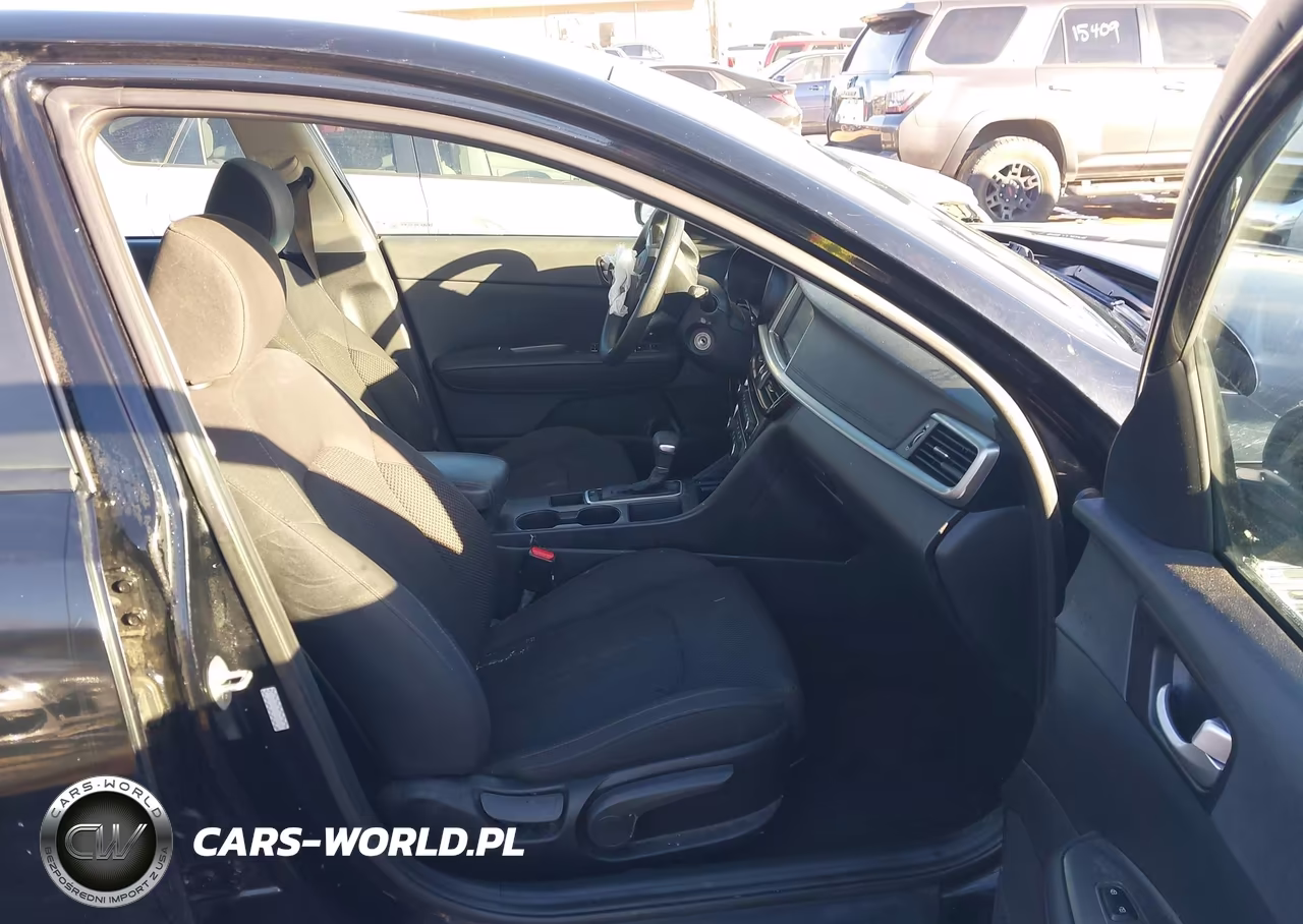 2019 Kia Optima Lx VIN:5XXGT4L31KG354954 - 5