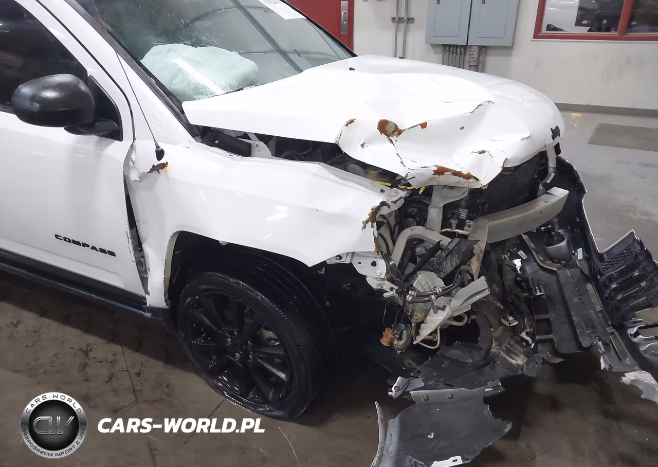 2015 Jeep Compass Altitude Edition VIN:1C4NJDBB0FD396716 - 18