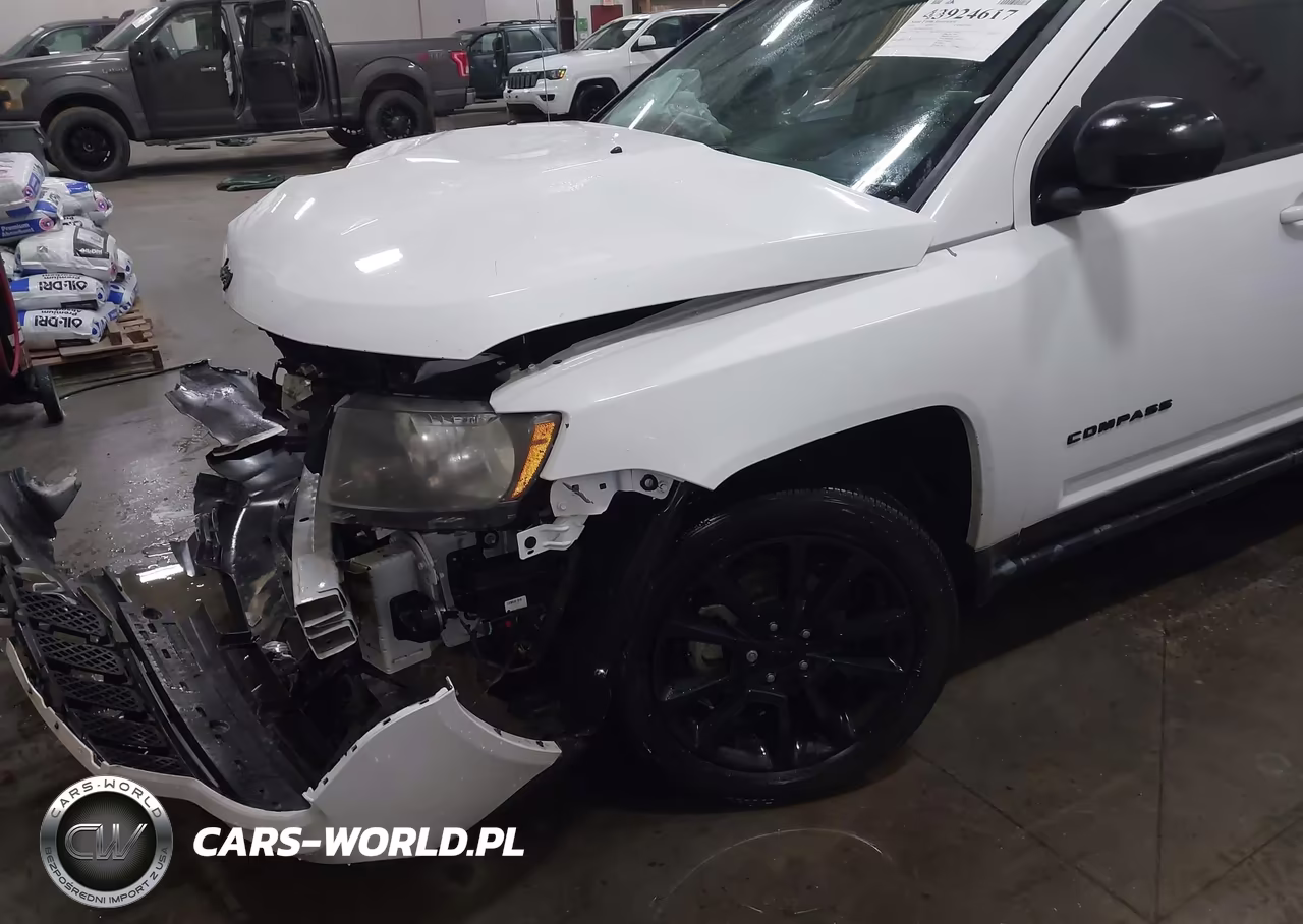 2015 Jeep Compass Altitude Edition VIN:1C4NJDBB0FD396716 - 19