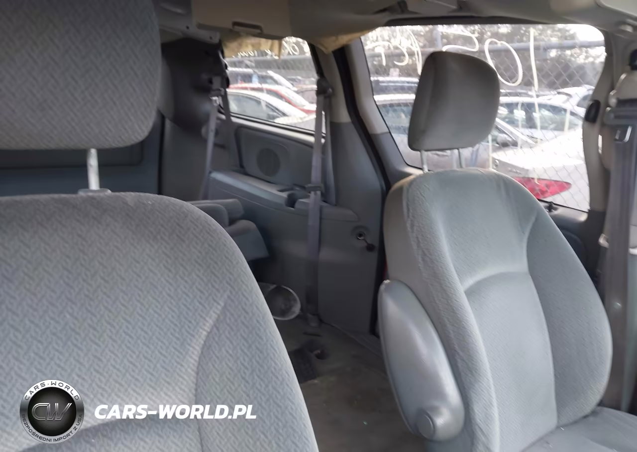 2005 Chrysler Town & Country Touring VIN:2C4GP54LX5R418350 - 8