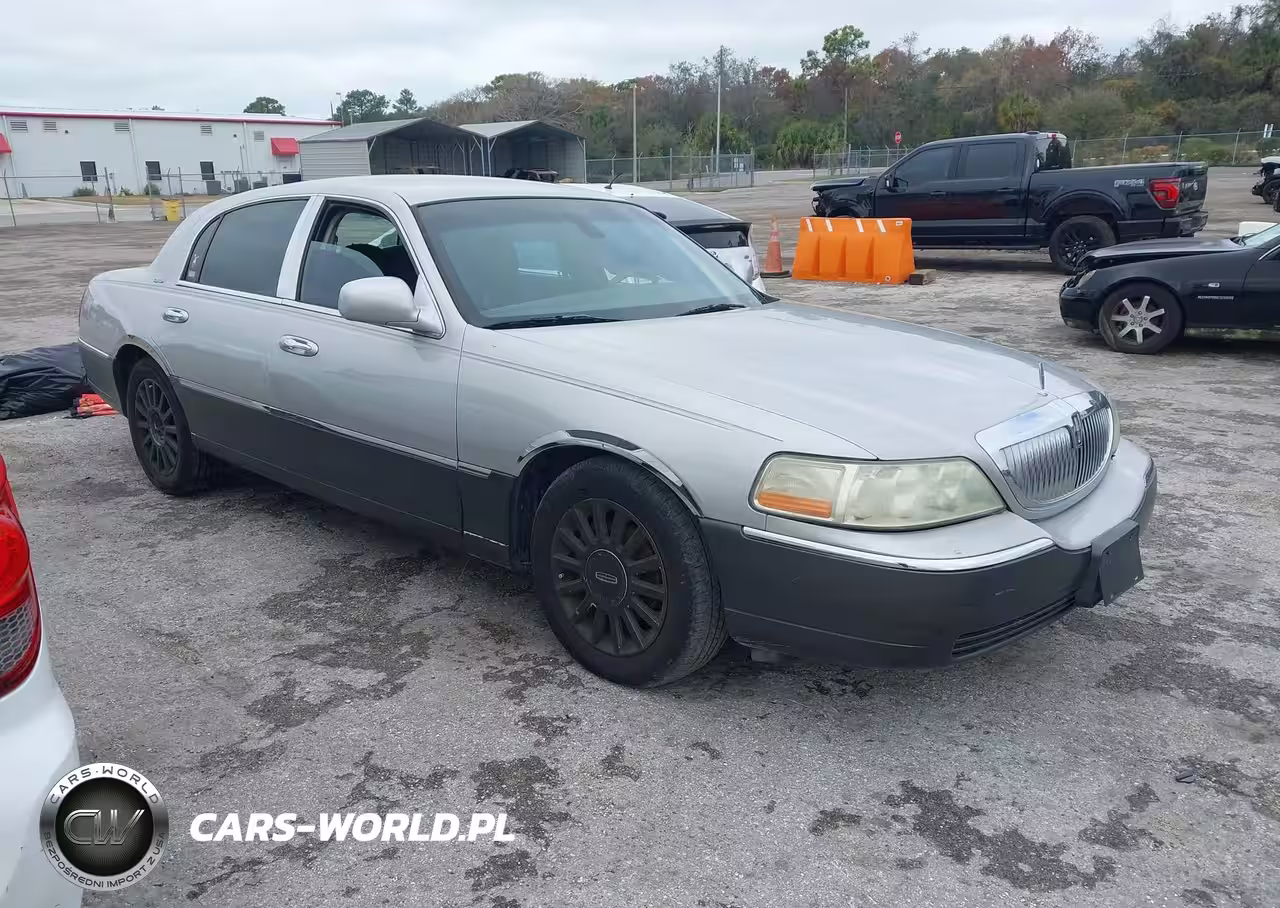 2003 Lincoln Town Car Signature