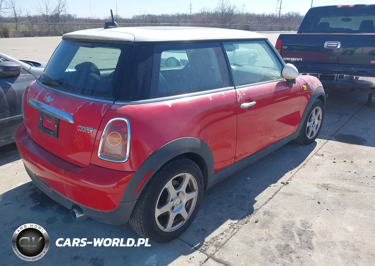 2007 Mini Cooper VIN:WMWMF33547TU61457 - 4