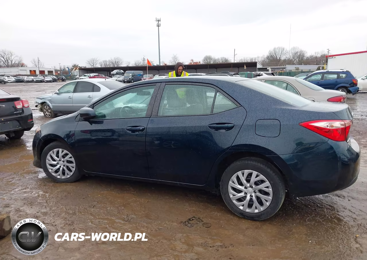 2018 Toyota Corolla Le VIN:2T1BURHE2JC982820 - 14