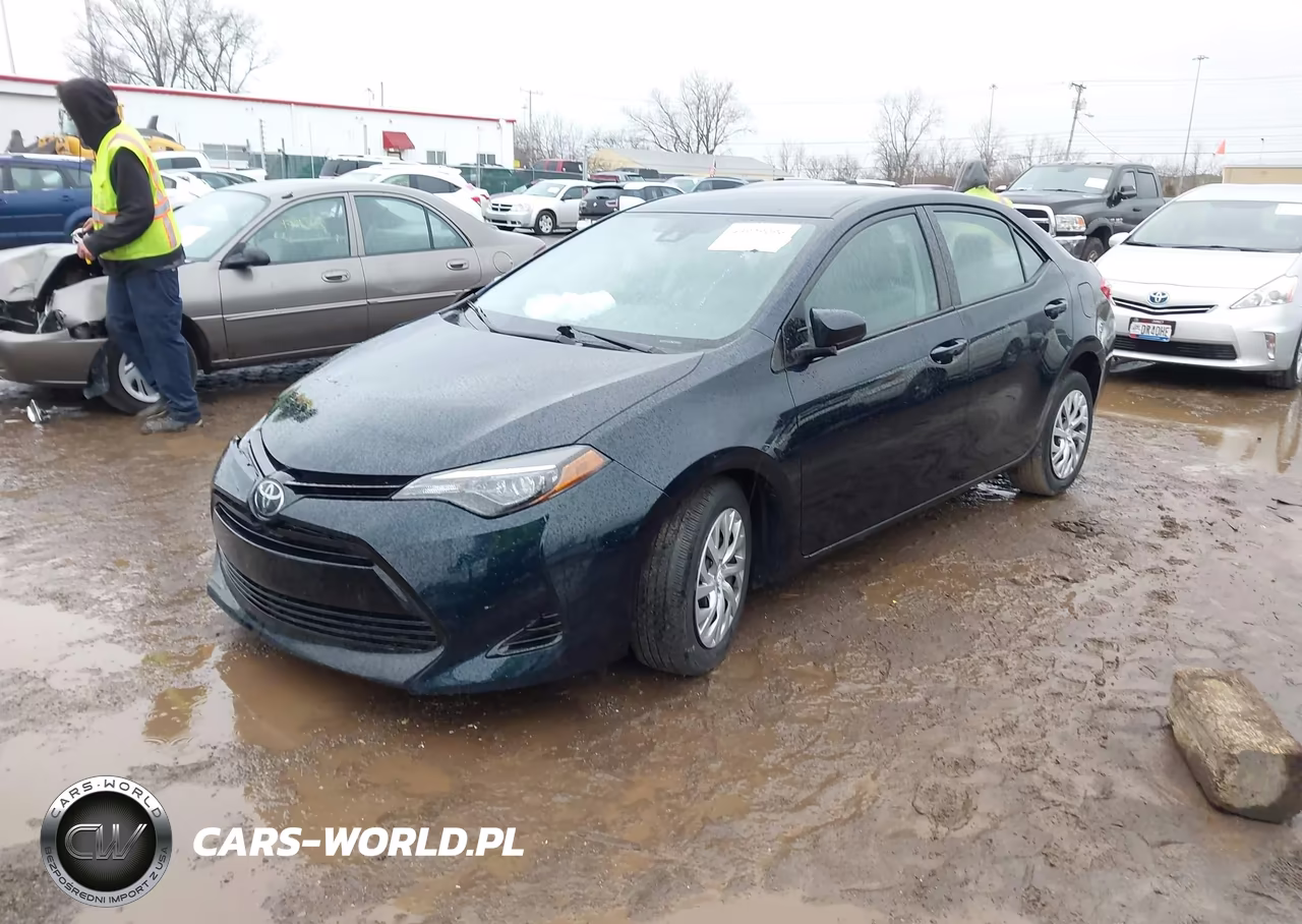 2018 Toyota Corolla Le VIN:2T1BURHE2JC982820 - 2
