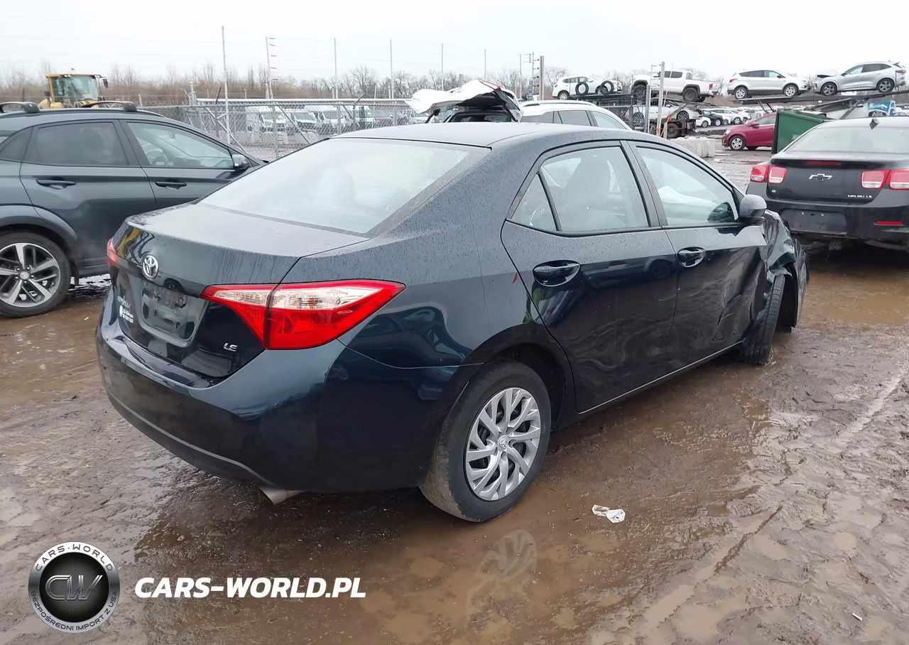 2018 Toyota Corolla Le VIN:2T1BURHE2JC982820 - 4