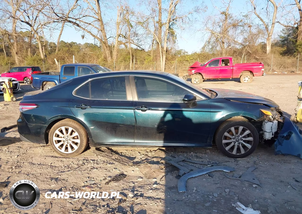 2018 Toyota Camry Le VIN:4T1B11HK1JU661429 - 13