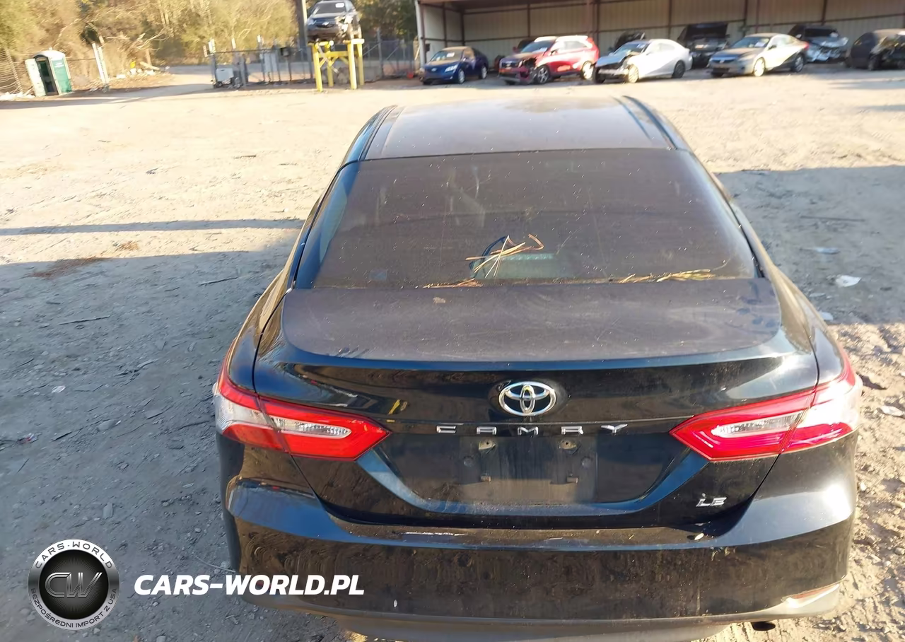 2018 Toyota Camry Le VIN:4T1B11HK1JU661429 - 16