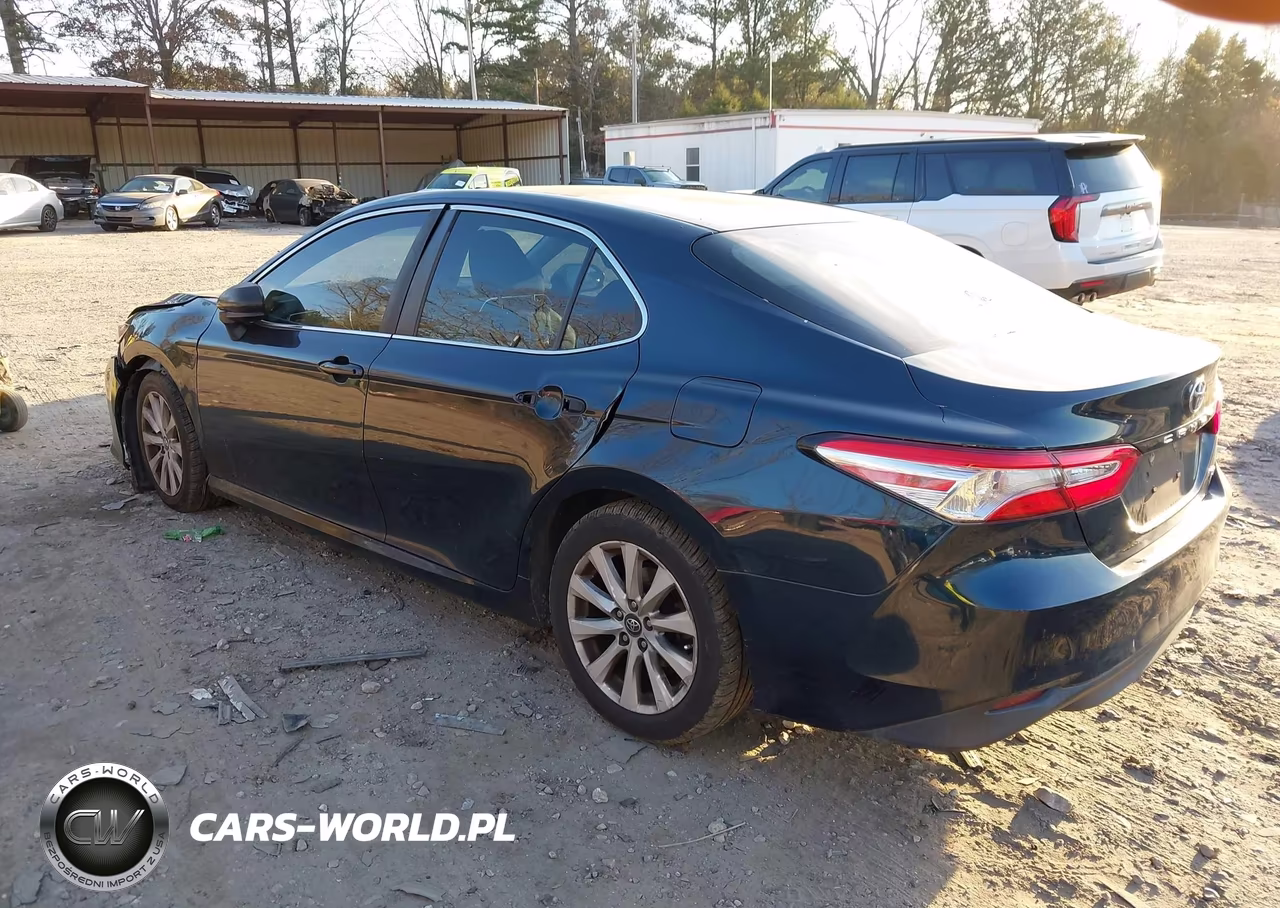 2018 Toyota Camry Le VIN:4T1B11HK1JU661429 - 3