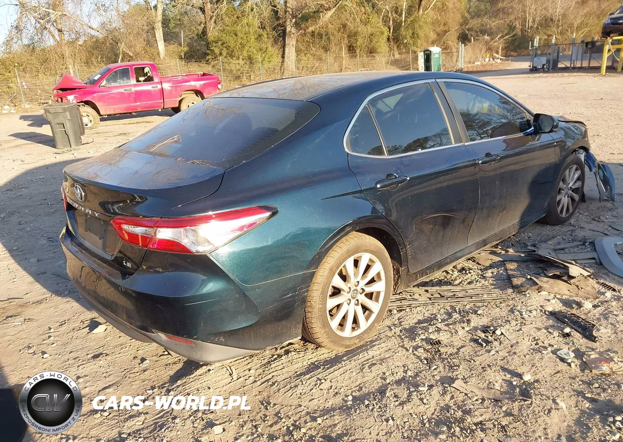 2018 Toyota Camry Le VIN:4T1B11HK1JU661429 - 4