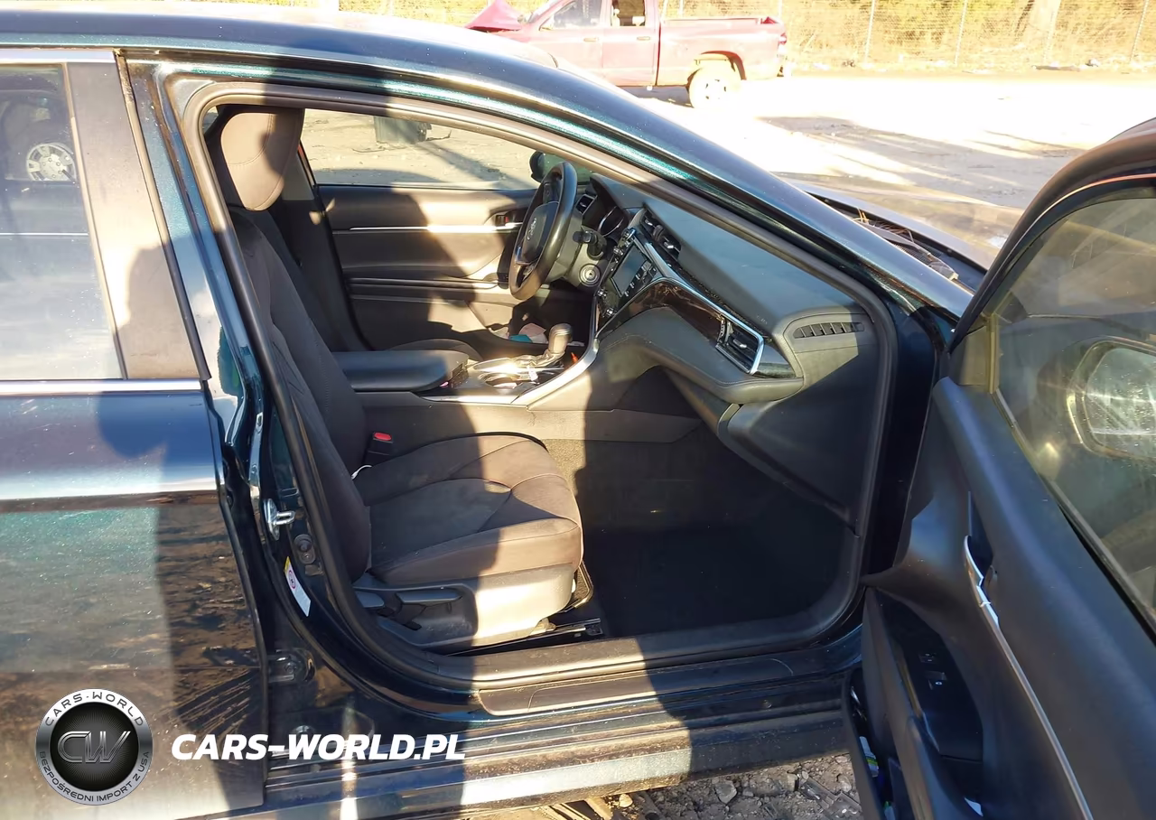 2018 Toyota Camry Le VIN:4T1B11HK1JU661429 - 5
