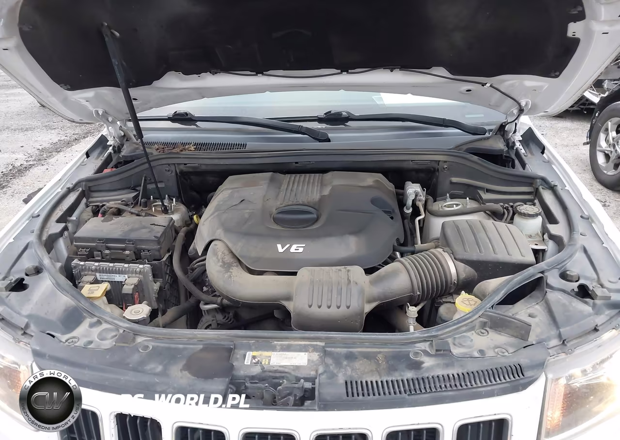 2015 Jeep Grand Cherokee Laredo VIN:1C4RJFAGXFC204928 - 10