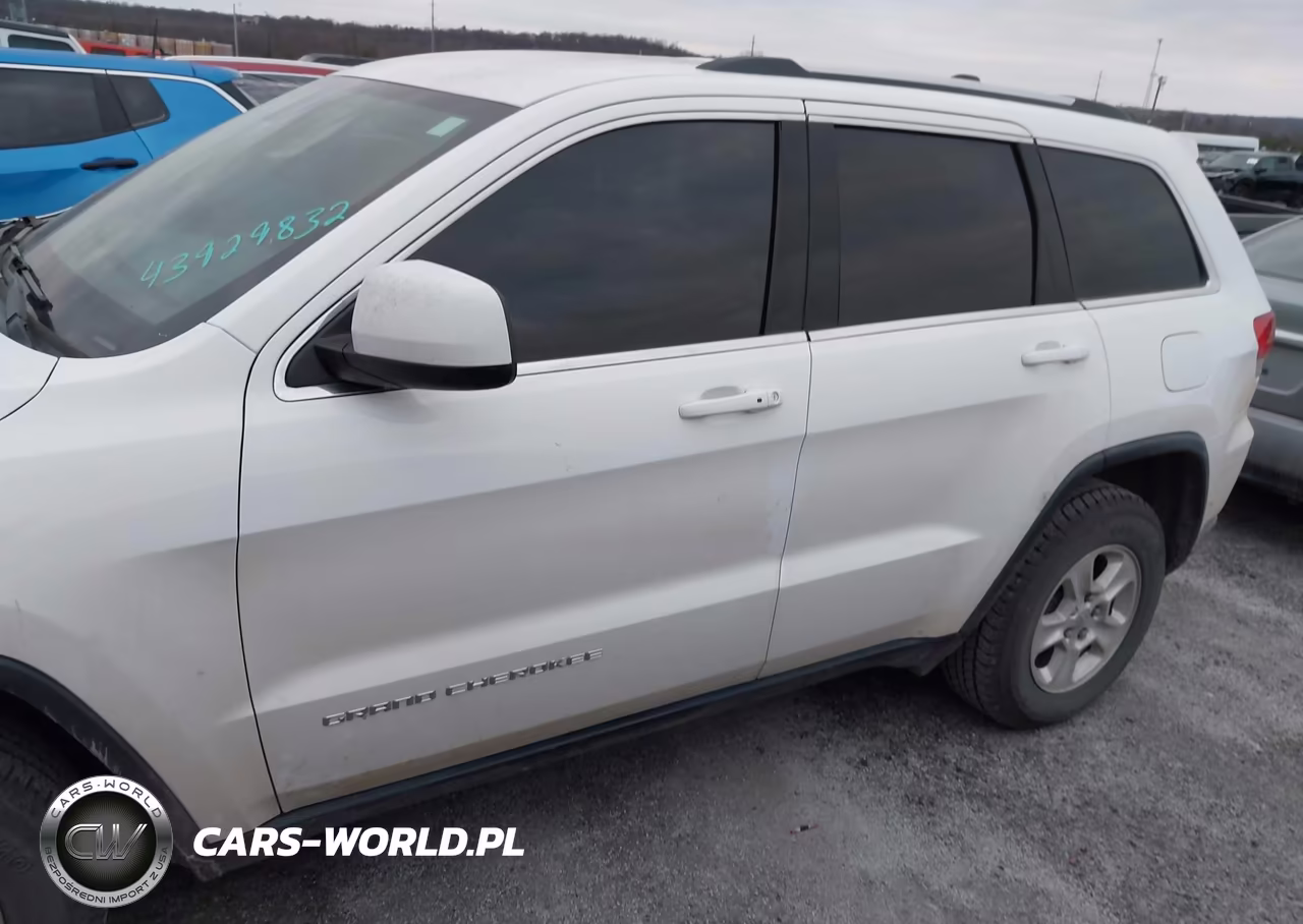 2015 Jeep Grand Cherokee Laredo VIN:1C4RJFAGXFC204928 - 14