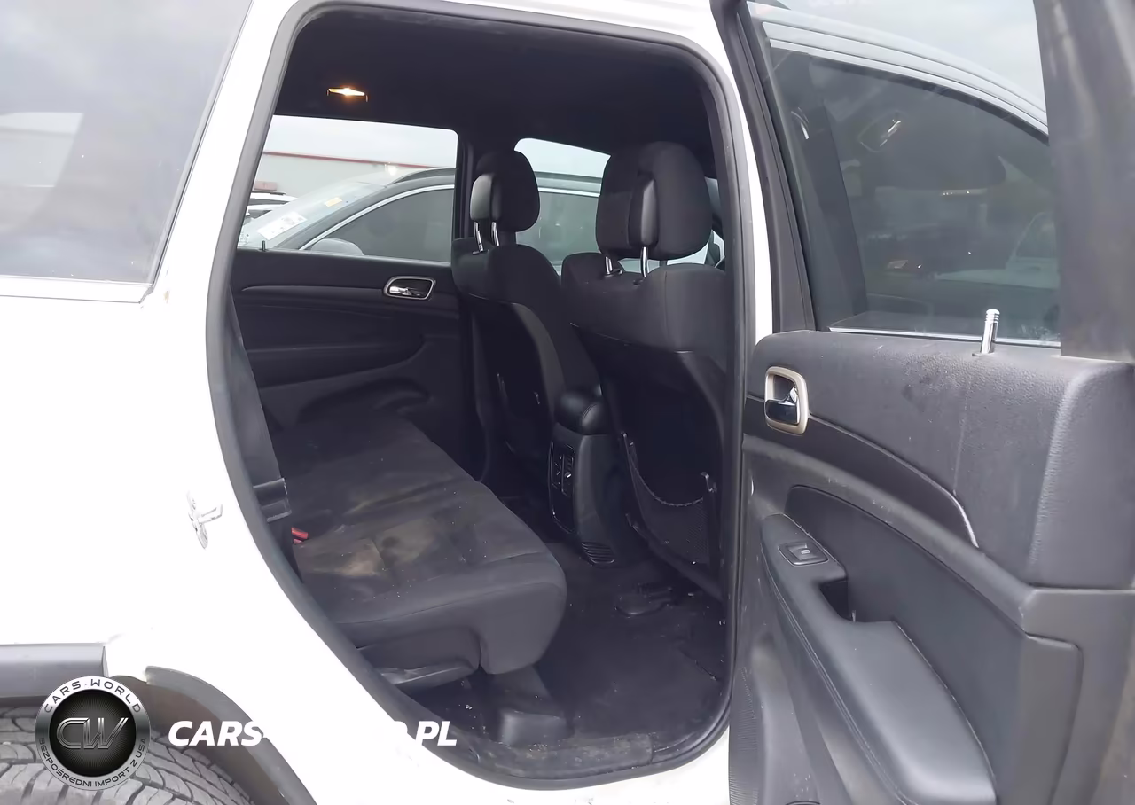 2015 Jeep Grand Cherokee Laredo VIN:1C4RJFAGXFC204928 - 8
