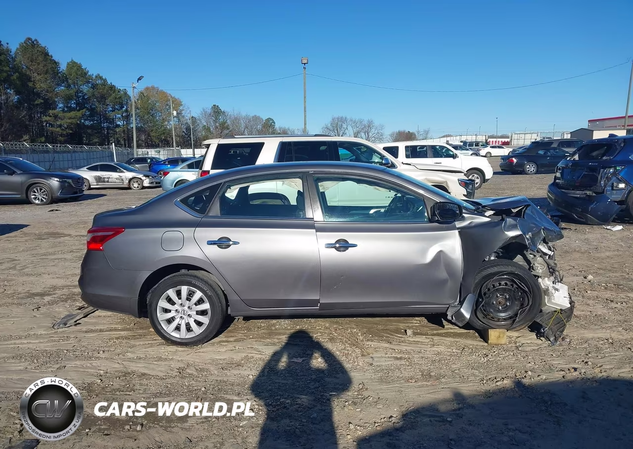 2018 Nissan Sentra S VIN:3N1AB7AP5JY321335 - 13